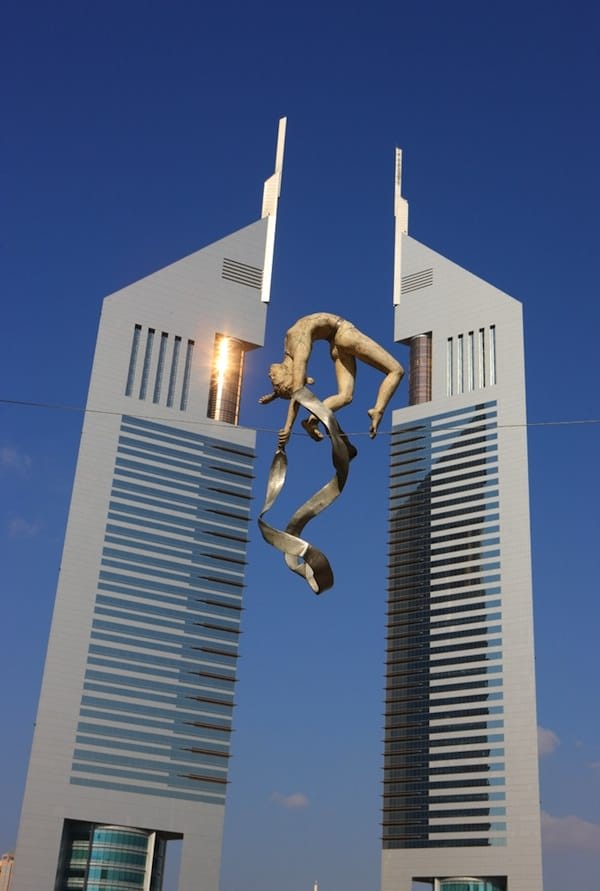 16 Amazing Sculptures That Defy Physics Laws