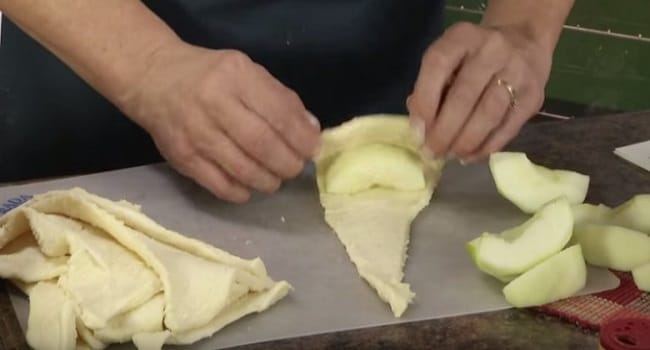 She Rolls Apple Slices in Crescent Rolls to Make a Scrumptious Fall Dessert