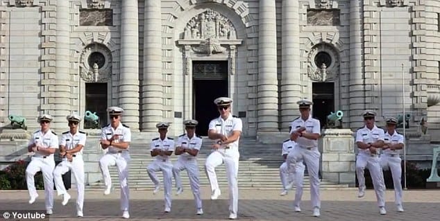 These Four Navy Sailors Strike A Pose. Then The 5th Guy Steps In EVERYONE Is Blown Away!