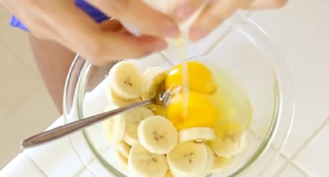 This Woman Breaks Raw Eggs Over Sliced Bananas. When She's Done? Brilliant!