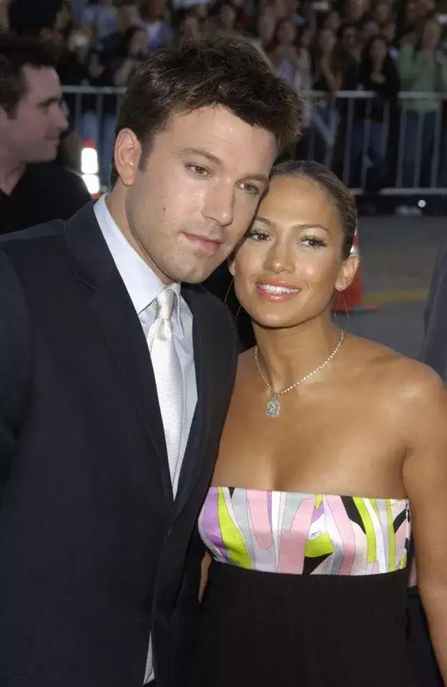 10 Celebrities Who Were Caught Cheating