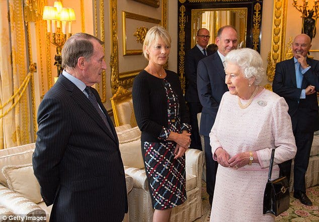 Queen's Secret Gestures In Public To Let Her Staff Know What She's Thinking