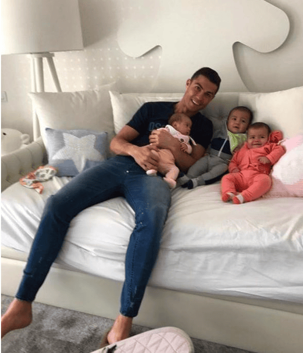 These Celebrity Who Raised Their Children All Alone And We Are Too Proud On Them