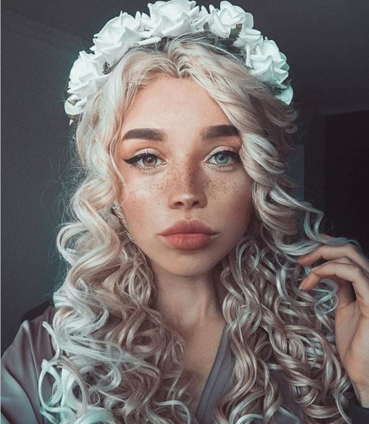 10 People Whose Features Can Grab Many Attention