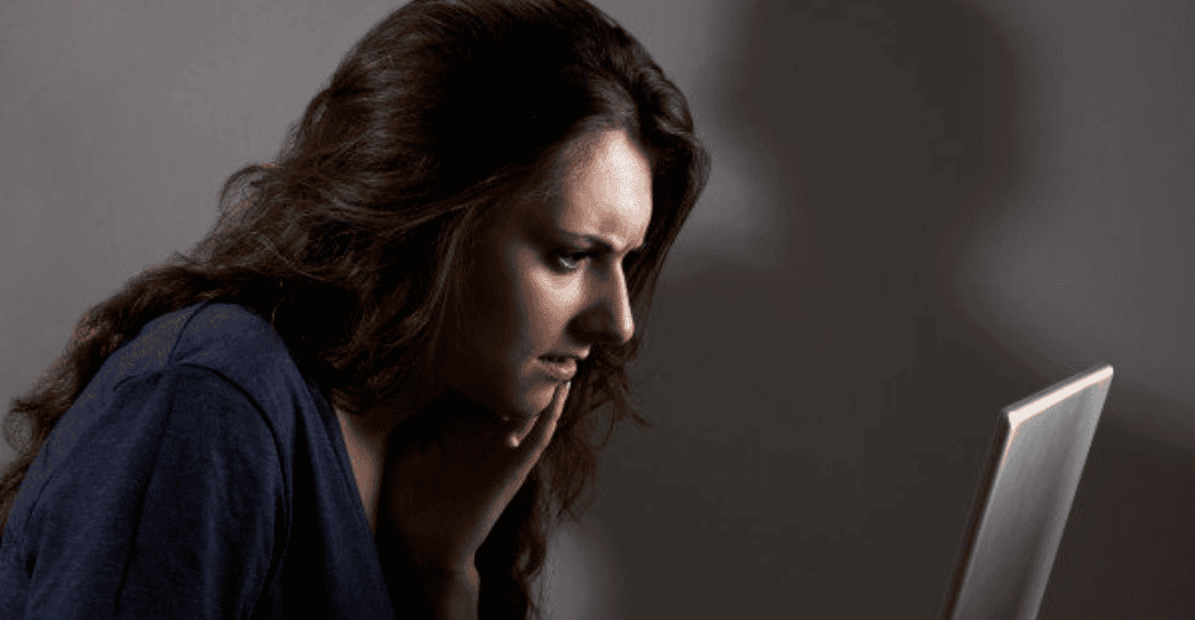 10 Secretive Things That All Girls Do But Never Share It With Anyone