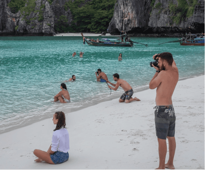 10 Unusual Pictures That Became Viral Because Of Their Background