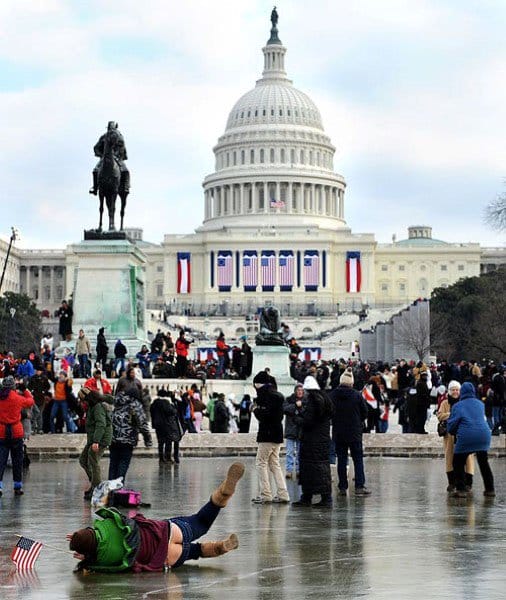 18 Most Unfortunate Tourist Photo Fails