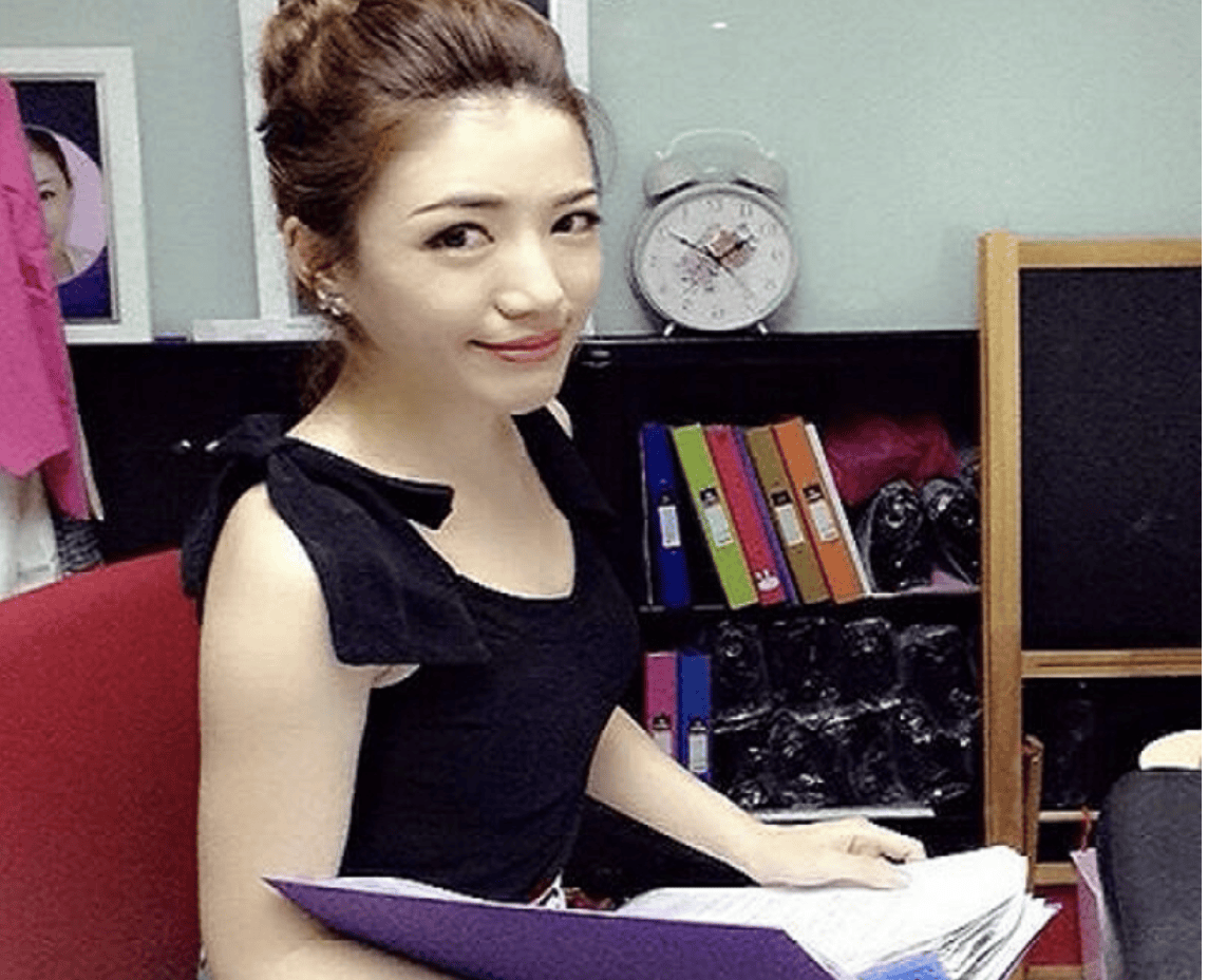 8 Stunning Teachers All Around The World We Wished We Had In Our School