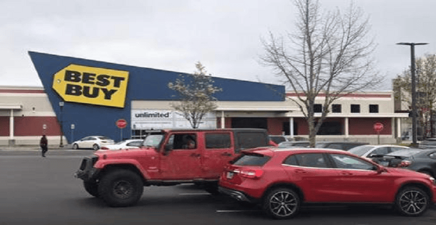 A Driver Finds His Car Jammed Between Two Trucks In A Parking Lot; See What He Does Next