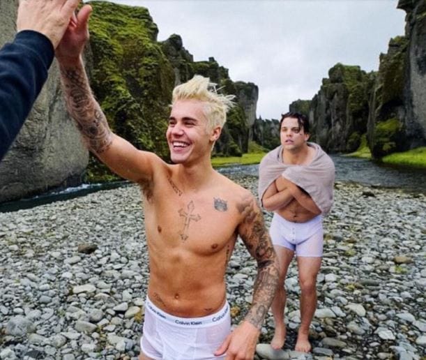 A Man Edits His Pictures With Celebrities Which Are Way Too Hilarious