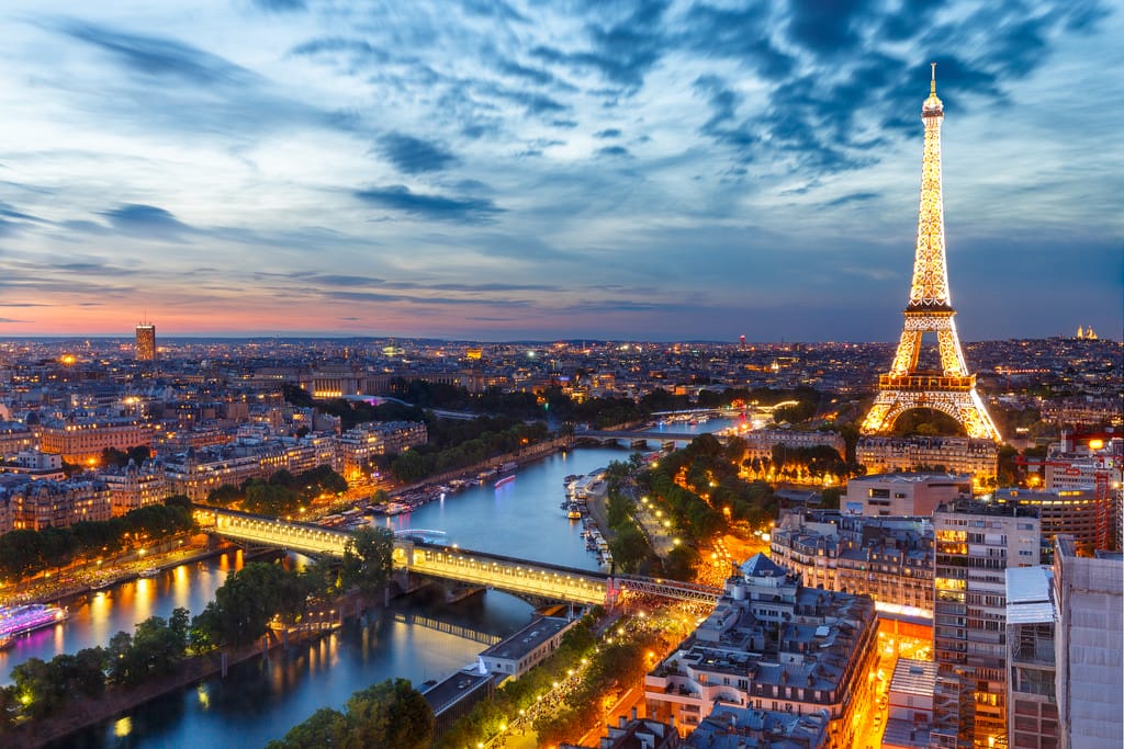 Before Taking A Vacation To Paris Here Is The Expectation And Reality Of The Location