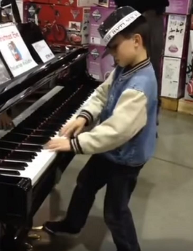 This Little Boy Amazes The Shoppers With His Impromptu Performance At The Costco Where His Parents Were Shopping