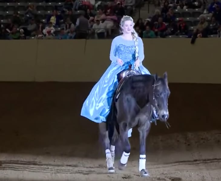Woman Wearing Cape, Unveils Herself And Leaves Everyone Stunned