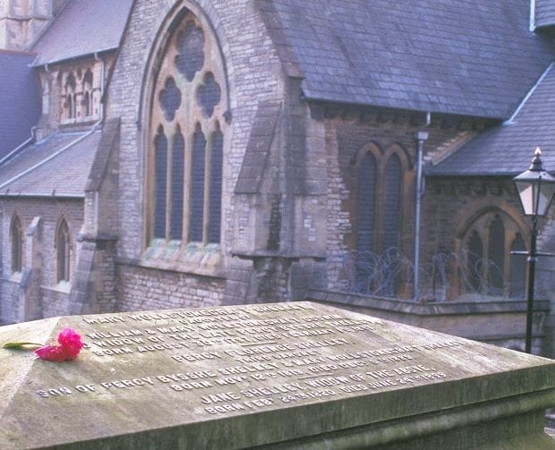17 Celebrity Gravestones..Number 7 is the most perfect memorial ever