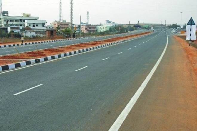 DO YOU KNOW THE REASON BEHIND WHITE AND YELLOW STRIPS ON ROADS IN INDIA?