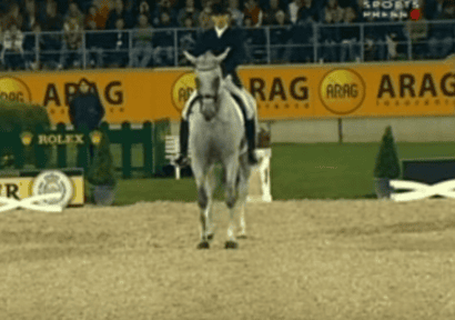 Horse Starts Trotting, But Watch When The Music Changes- 16 Million People Jaws Dropped!