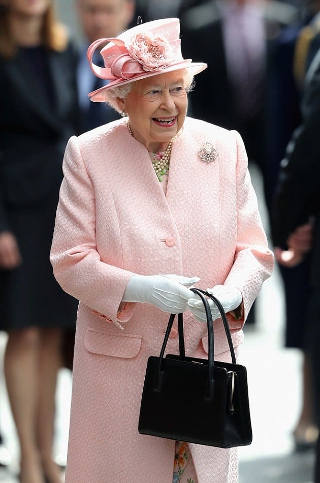 How The Queen Uses Her Handbag To Send Secret Signals To Her Staff!