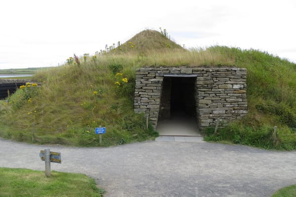 In 1850 farmer finds a secret door in the ground: what he saw on the other side causes the world to lose their breath
