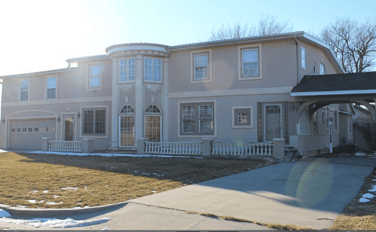 This Mansion Only Costs You $137k, But The Location May Make You Think Twice