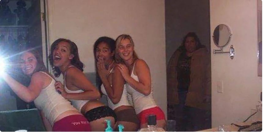 15 People Who Didn’t Check The Background And Posted The Worst Selfie Fails Online