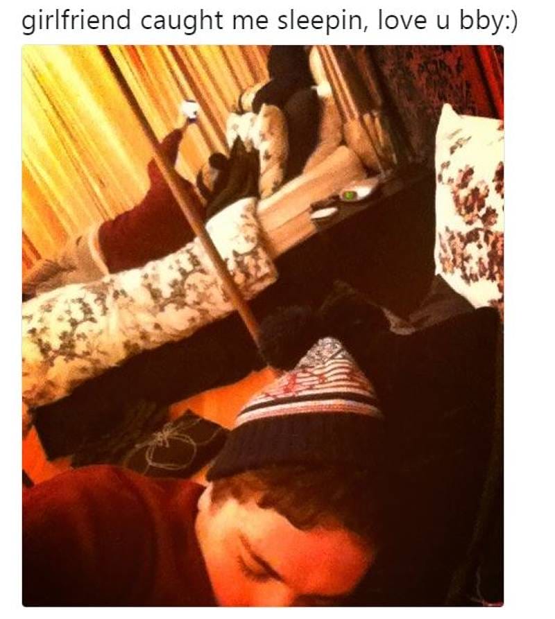 20 Times When People Failed To Check Their Background Before Taking A Selfie