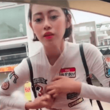 Video: Using A Car Window As Mirror Becomes Embarrassing For A Girl