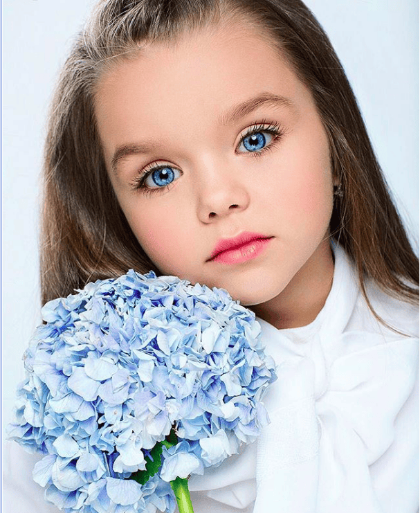 The World’s Most Beautiful Girl Is Only 6 Years Old But There Is Something Creepy About It