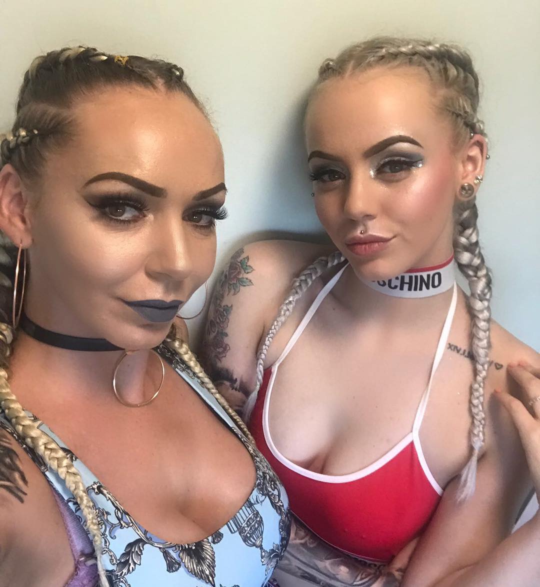 10 Pictures Of All Time Most Sensuous Mother Daughter Combinations!