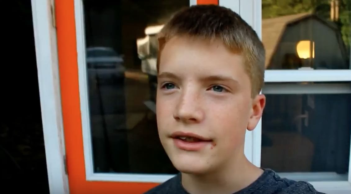 13-year-old builds his own mini-house in his backyard, look inside and be impressed