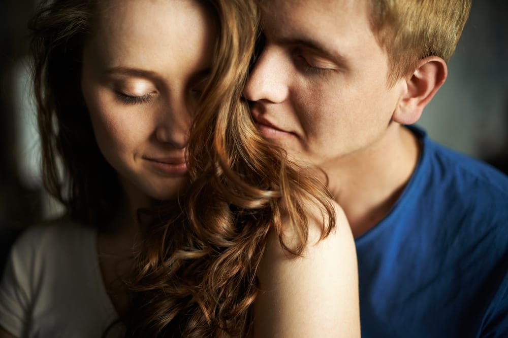 Females Are Attracted To A Man’s Seductive Features Instantly!