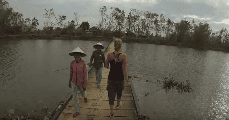 This Guy Captures Something Really Amazing Following His Girlfriend! Watch Out