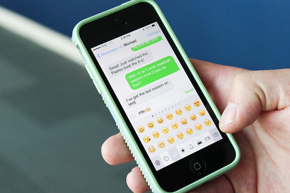 She Starts Texting During A Driving Test. Can You Guess What Follows?