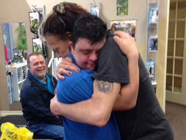 Steven Tyler Runs Into Devastated Fan In Drugstore, Decides To Do Something Unbelievably Kind.
