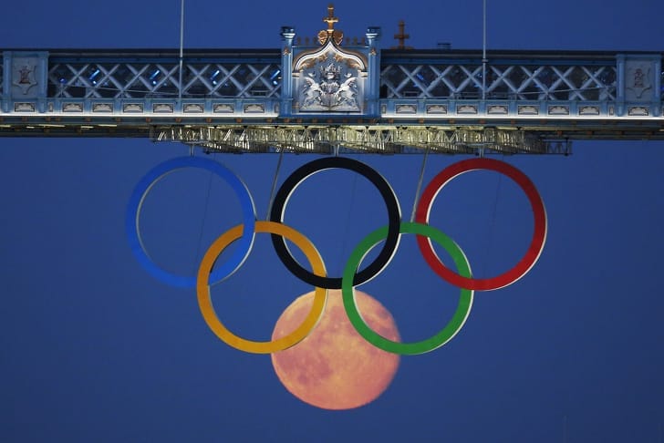 11 Random Coincidences That Just Remarkably Happened  At The Same Time .