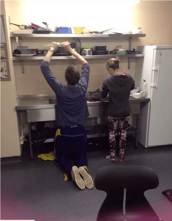 10 Things Only Boyfriends With Short Girlfriends Can Understand Easily
