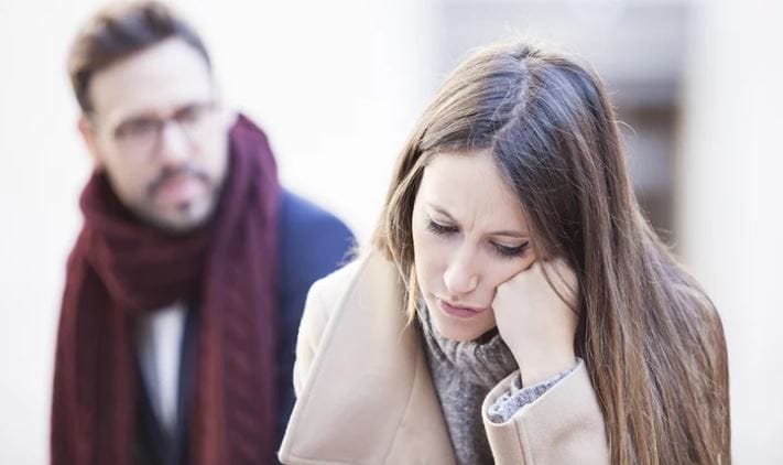 11 Signs That Your Girlfriend Is Cheating On You