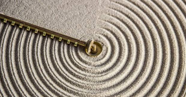 There's Something Soothing About Watching This Einstein Inspired Sand Clock Tell Time