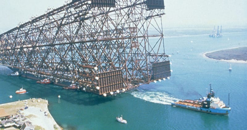 This Is How An Oil Platform Gets Towed To Sea When You See How Big It Is? OMG.