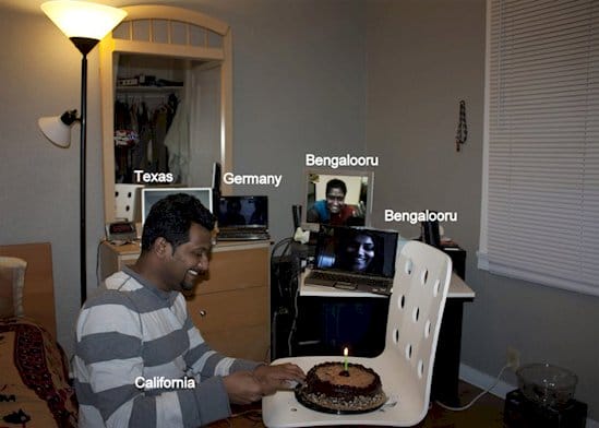 14 Family Photos That Perfectly Depict The 21st Century