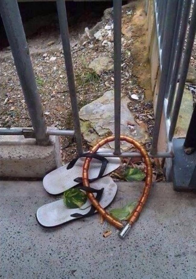 15 Weird Photos Where Bizarre Stuff Is Going On