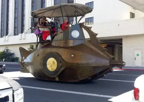 15 Weird Sights To Look At Twice