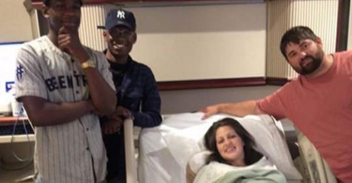 2 Awesome Strangers Brought Gifts For A Newborn Baby After Receiving A Misdirected Text
