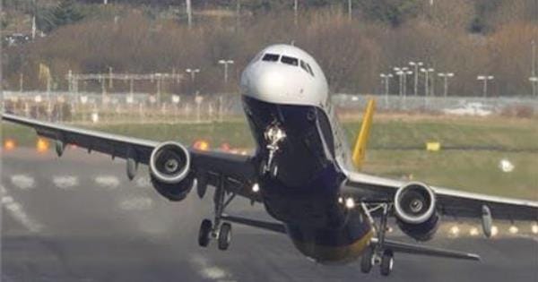 Are You Afraid Of Flying? You Should Not Watch This. OMG