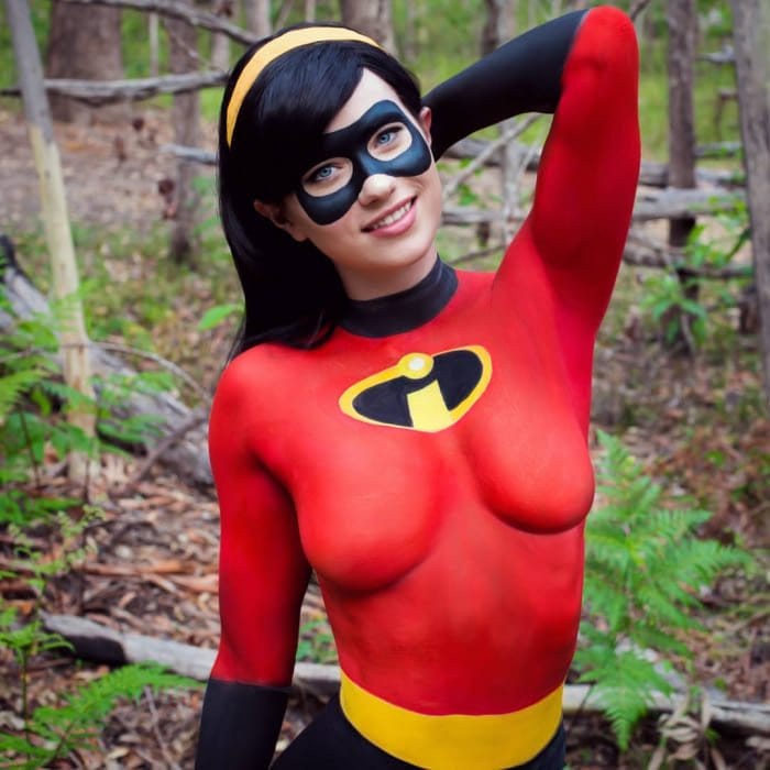 Australian Cosplayer remarkably Transforms herself into Damn-stunning Fictional Characters