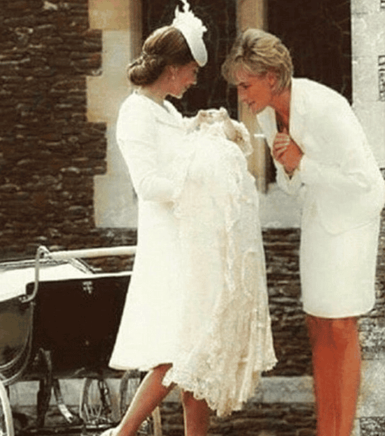 Have You Seen This Picture Of Princess Diana Bending Over Her Granddaughter? It Is So Heart-Touching.