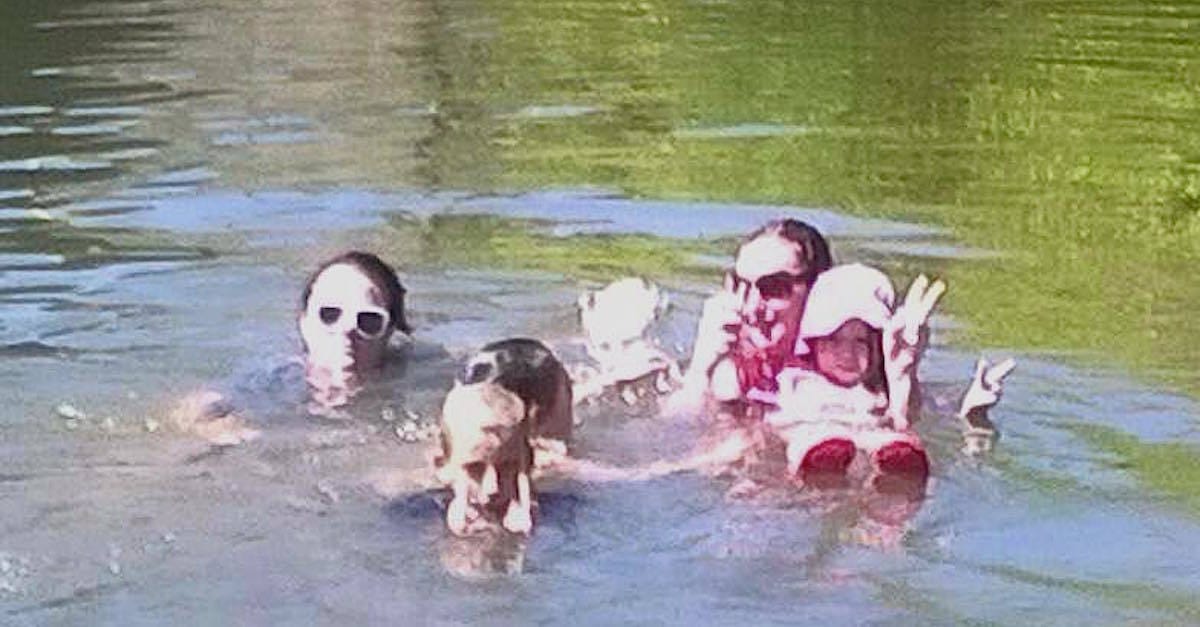 Look Closely At This Family Photo. It is Going Viral For One Terrifying Reason