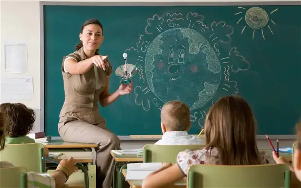 Mom Packs A Lunch Box For Kid, But When The Teacher Sees It, She Quickly Dials 911!