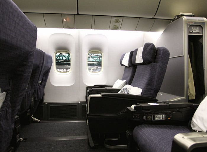 Obese Dad Finds Out He Needs 2 Seats On Evacuation Flight, Transforms His Body Beyond Recognition In 2 Years