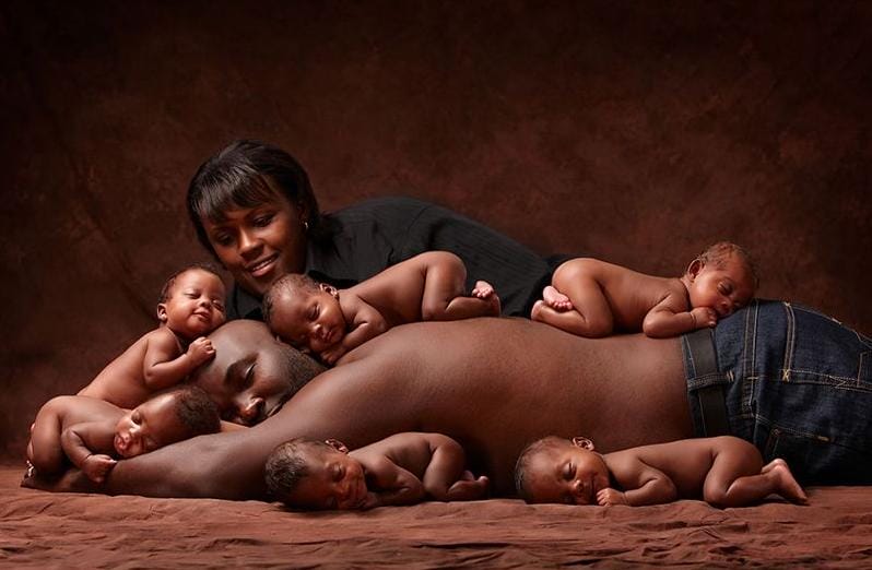 Remember This Viral Photo Of Parents Who Had 6 Babies? This Is How They Look Now!