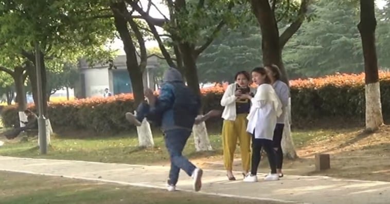 Stranger Kidnaps Child From Public Place. Look How Others React To This